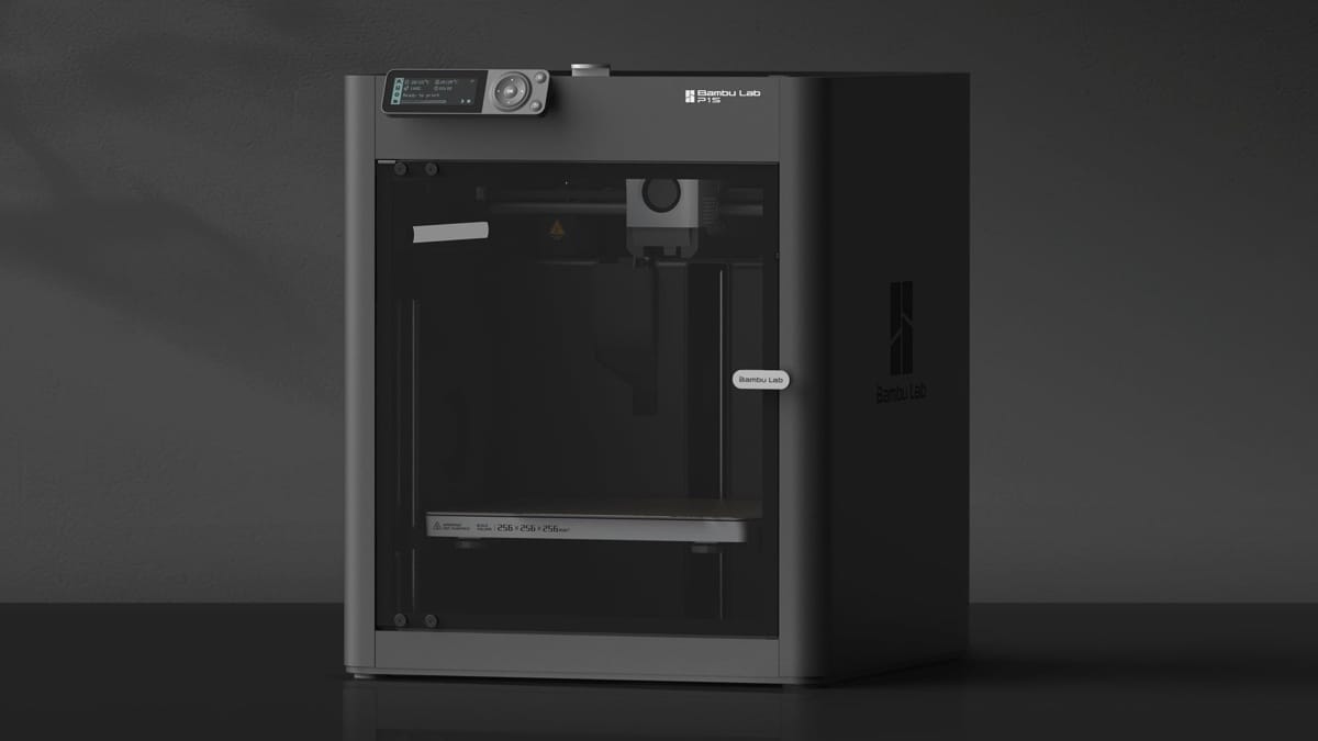 Bambu Lab P1S imprimante 3D fermée sur fond sombre